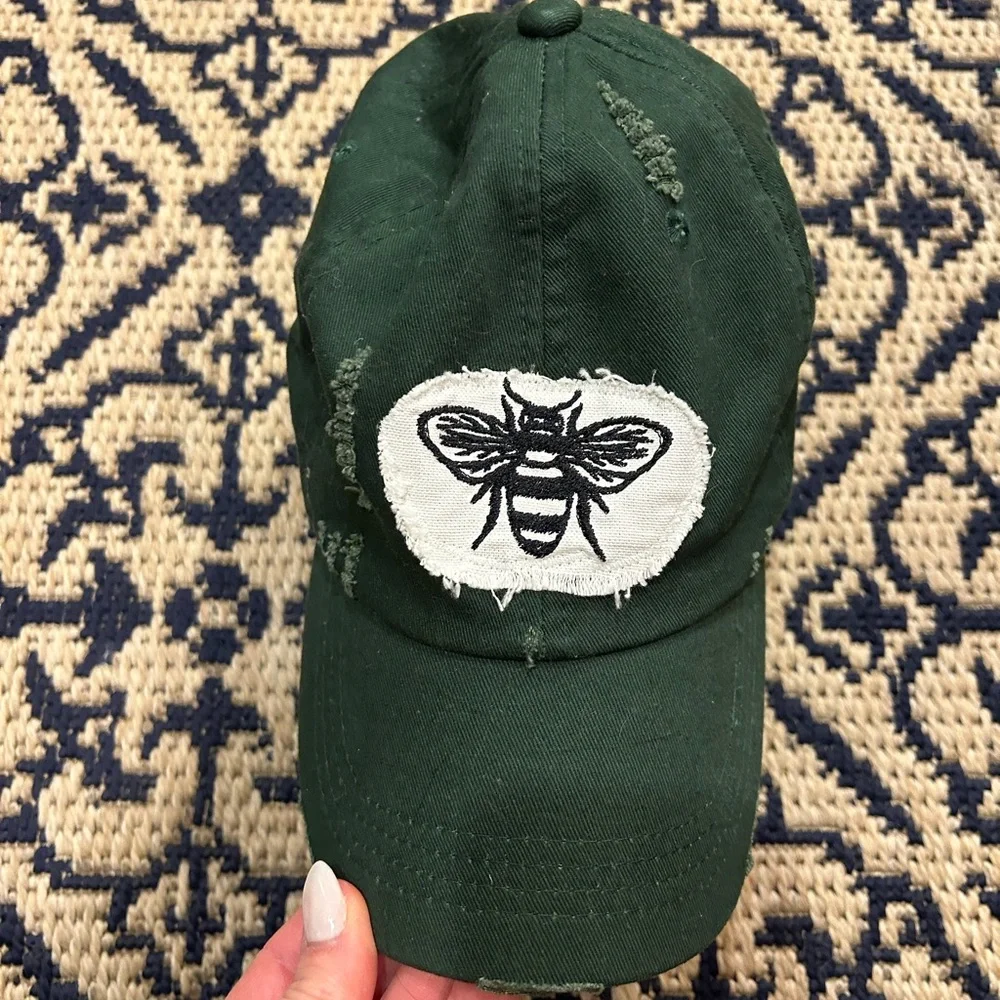 Adjustable bee hat - Picture 1 of 1